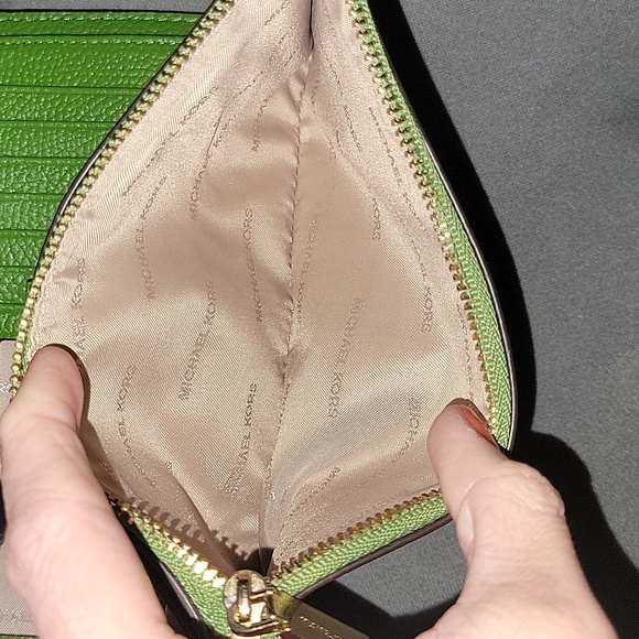 MICHAEL KORS Wristlet Wallet - Picture 5 of 7